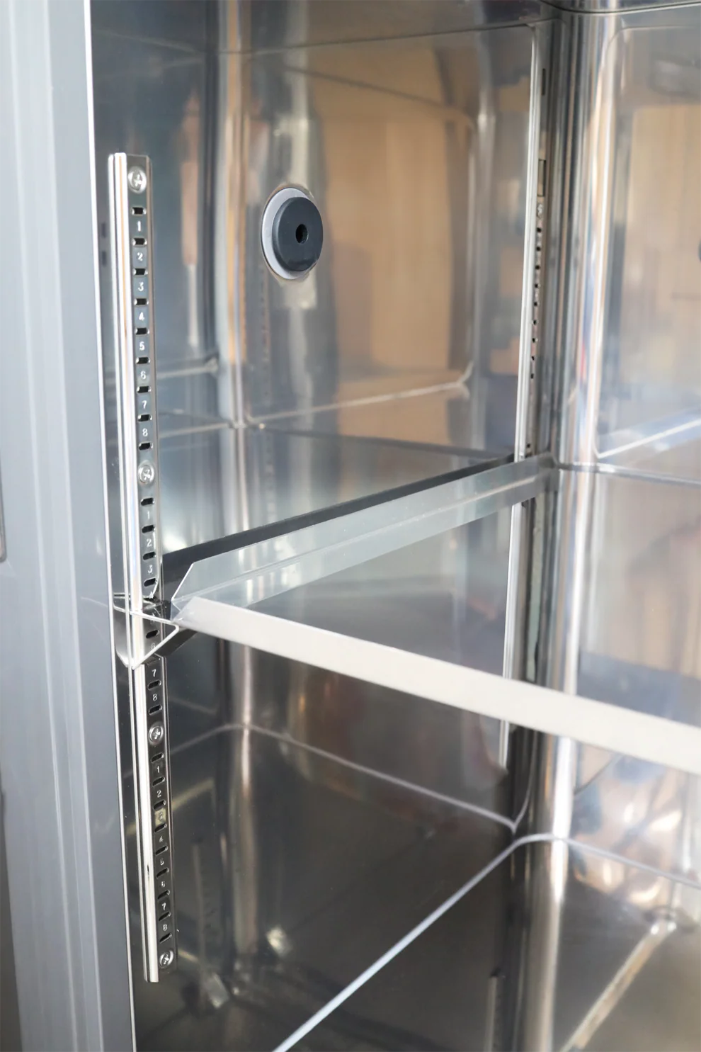 クリスピSVARTISEN75GTX 3.39 Cu. Ft. Ultra-Low Temperature Chest Freezer (-86°C)